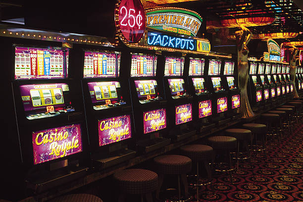 son4d Kembang Kempis live dealer displaying card sequence with higher/lower prediction options