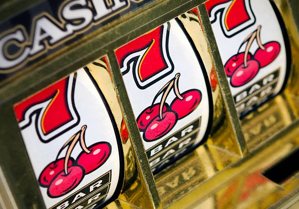 Timeline showing Super Sic Bo betting window, roll, and result announcement sequence